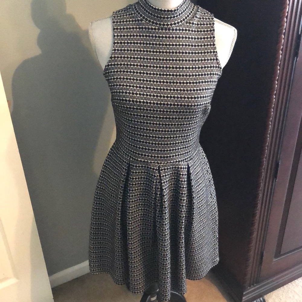 Black / white dress